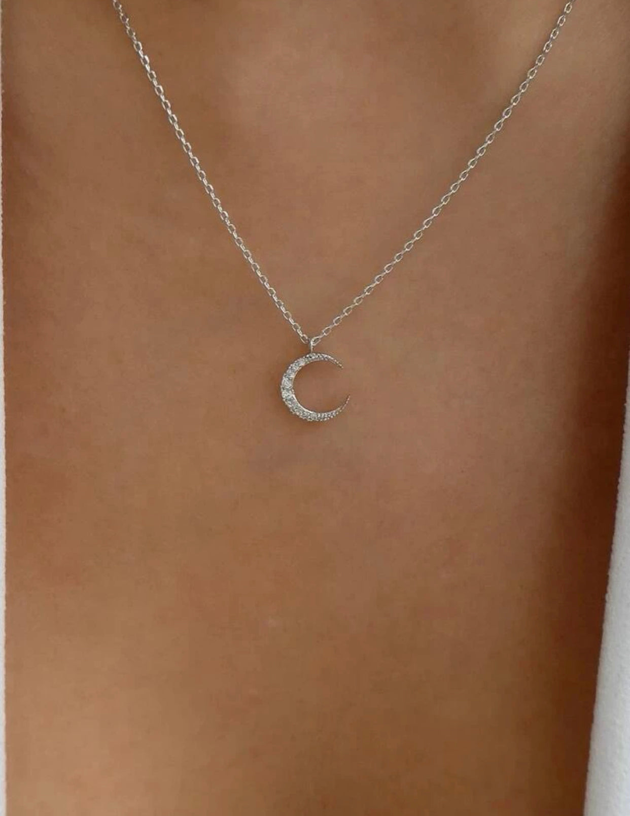 Collar Moon